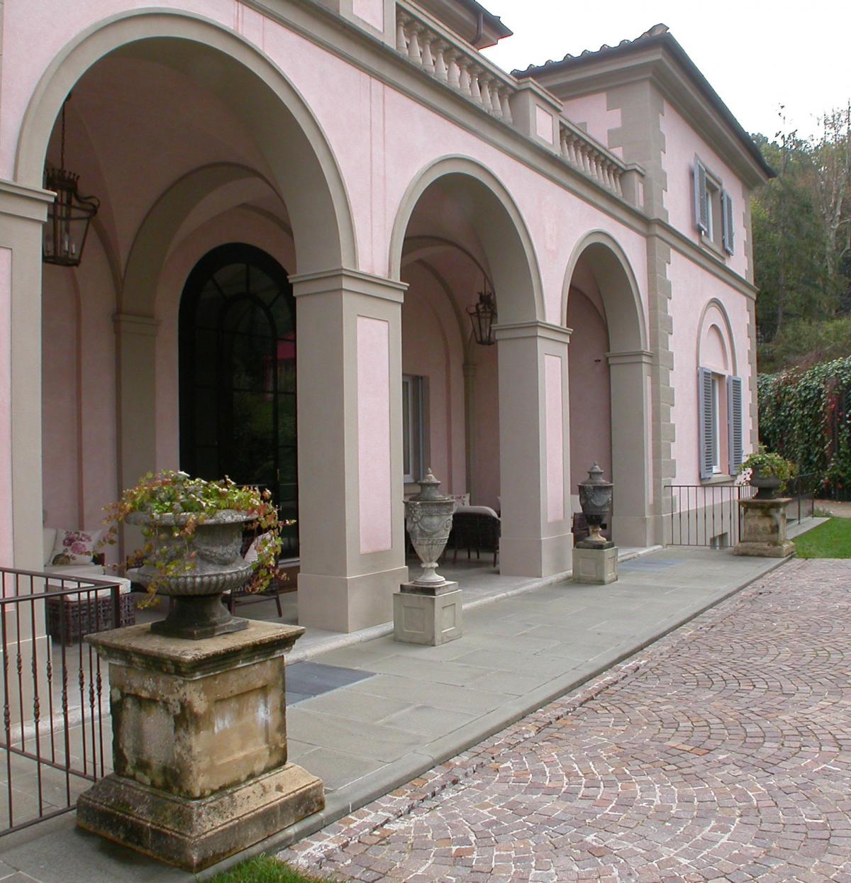 Pavimentazione di Pietra Macigno di Greve fiammata e anticata - Villino al Grand Hotel Villa Cora, Firenze