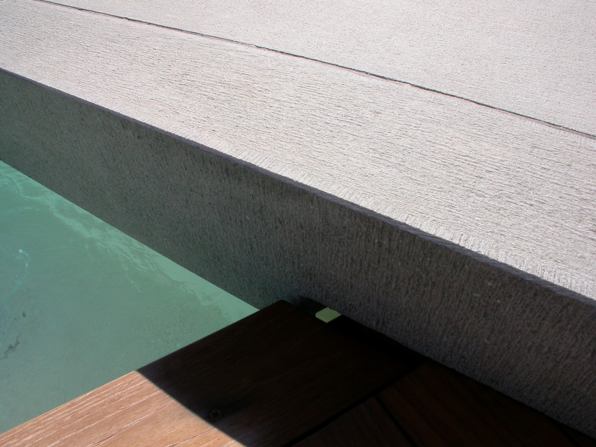 Pool Copings of Pietra Macigno finishing hammered