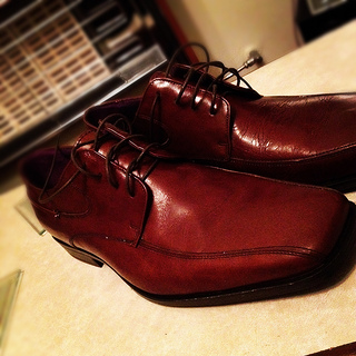 If you really want to blend in, then you can't forget those leather shoes! (Photo: Xelcise on Flickr)