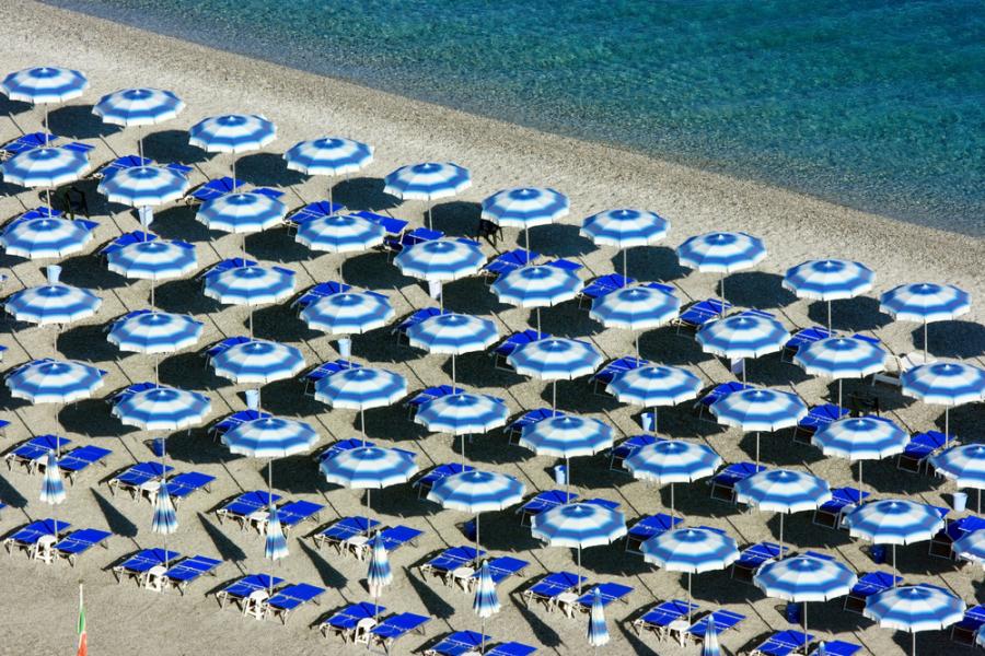 You definitely won’t be alone on an Italian beach in August!