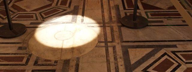 Duomo di Firenze e lo Gnomone. Come osservare il sole nella cattedrale