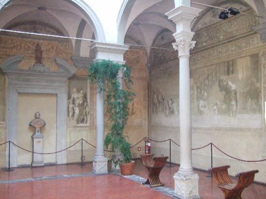 Chiostro dello Scalzo