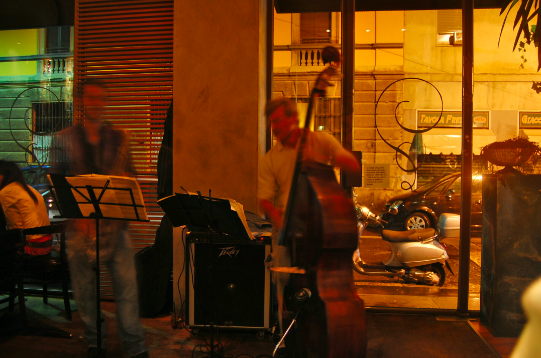jazz night at cafe refeel
Milan 
