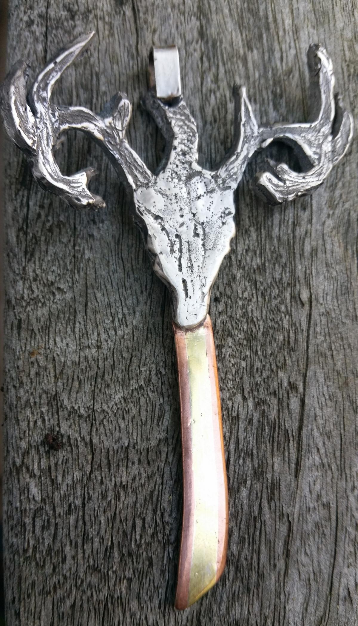 STAG SKULL
2-TONE BLADE