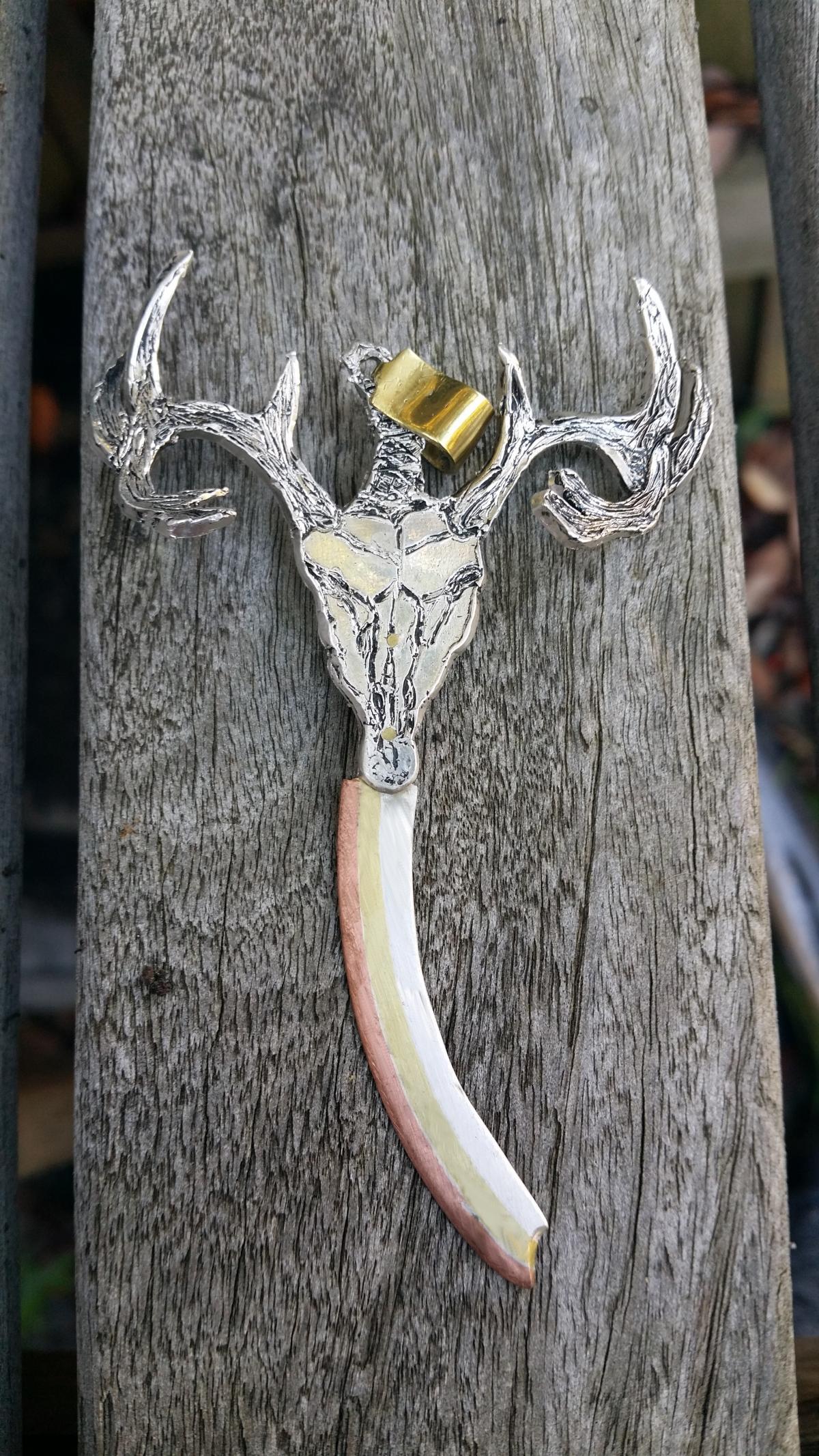 Stag Skull
Curved 2-Tone
Blade