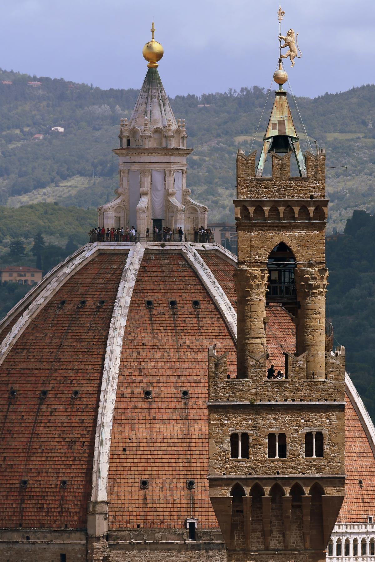 Duomo主教堂的穹顶和阿诺尔福塔楼（Torre di Arnolfo）