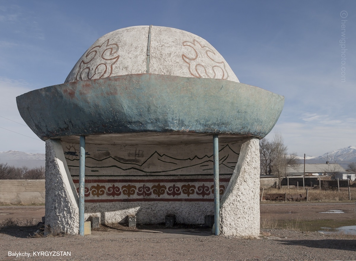 ussr-legacy-photos-of-soviet-bus-stops-by-christopher-herwig-6