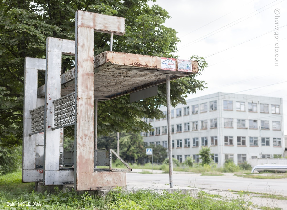 ussr-legacy-photos-of-soviet-bus-stops-by-christopher-herwig-19