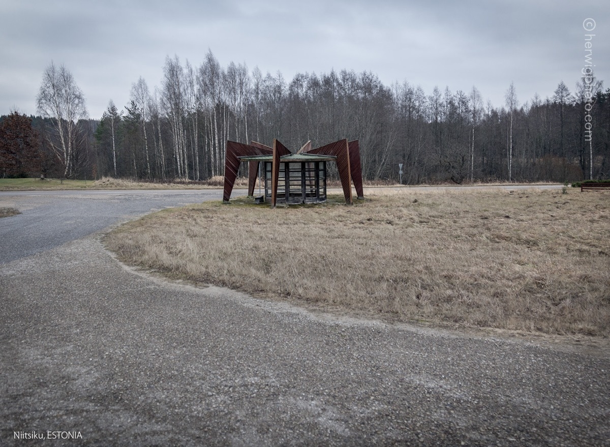 ussr-legacy-photos-of-soviet-bus-stops-by-christopher-herwig-38