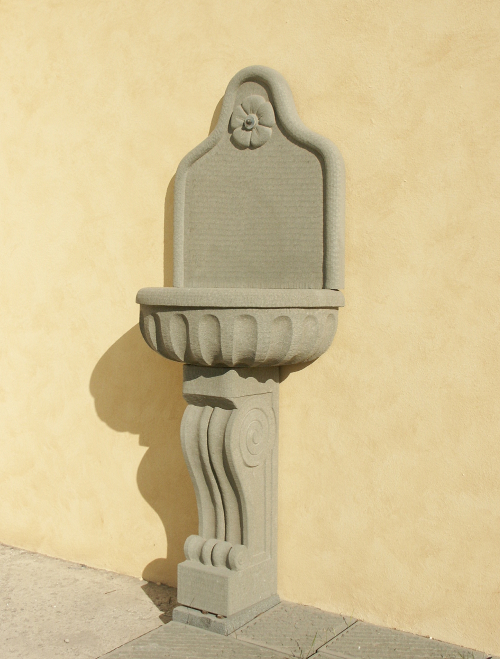 喷泉  decorata con catino semicircolare 精加工  subbiata Macigno di Greve石 