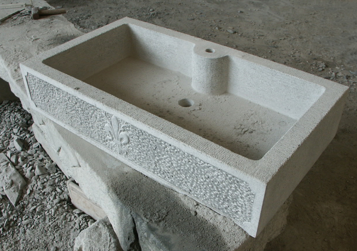 L_Decorated Sink of Pietra Macigno of Greve