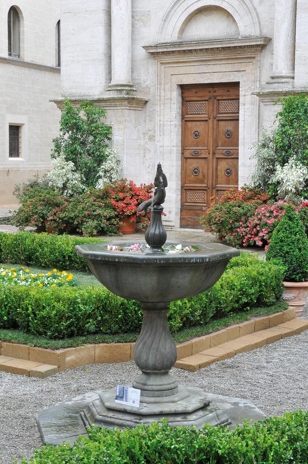 Fountain for italian garden of Pietra Macigno of Greve