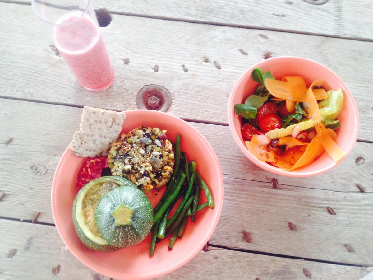 Filled zucchini with vegetables and almond cream. Integral rice with marinated seeds. Steamed seasonal vegetables.