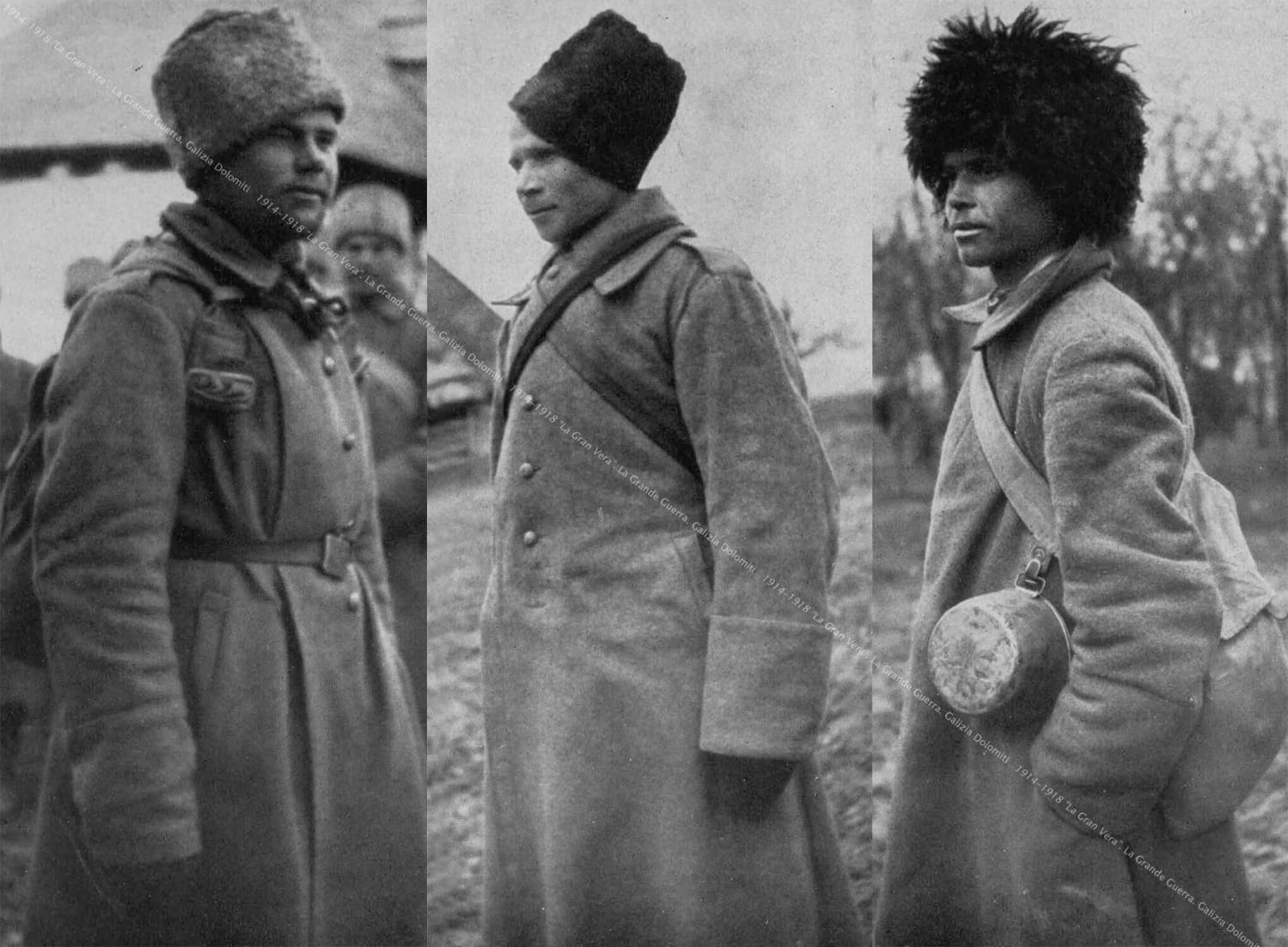 Russische Kämpfer der Kosakendivision mit typischer Pelz-Kopfbedeckung