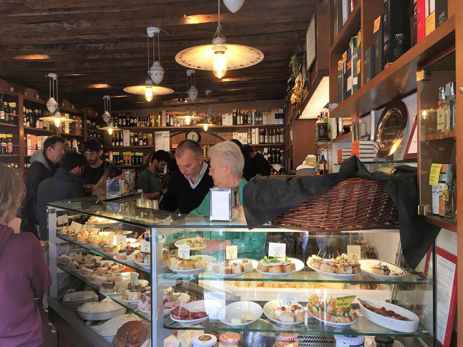 Best  Cicchetti in Venice - Cantine del Vino - Via Schiavi